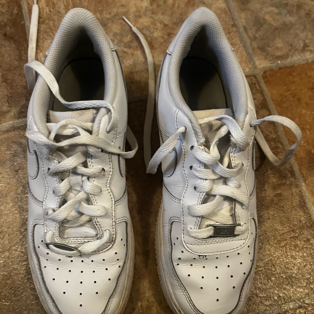 Air Force ones size 6.5 Y women’s 9